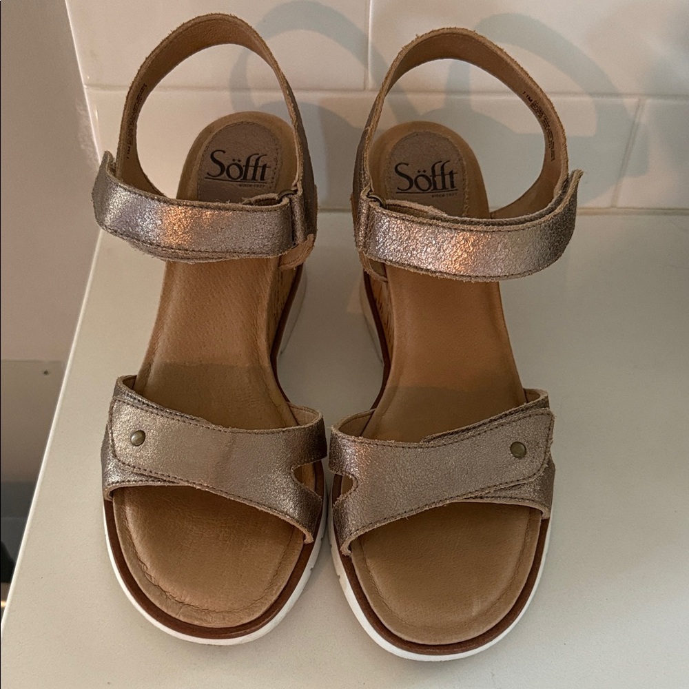 Women's Metallic Sandals